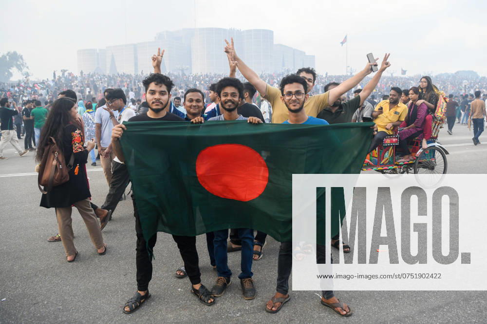 Anti-government protestors gather at the parliament house during the celebrations. Thousands of People celebrate the resignation of Bangladeshi Prime Minister Sheikh Hasina. Protests in Bangladesh that began as student-led demonstrations against government hiring rules in July culminated on August 5, in the Prime Minister fleeing and the military announcing it would form an interim government. Dhaka Bangladesh - ZUMAs197 20240805_aaa_s197_105