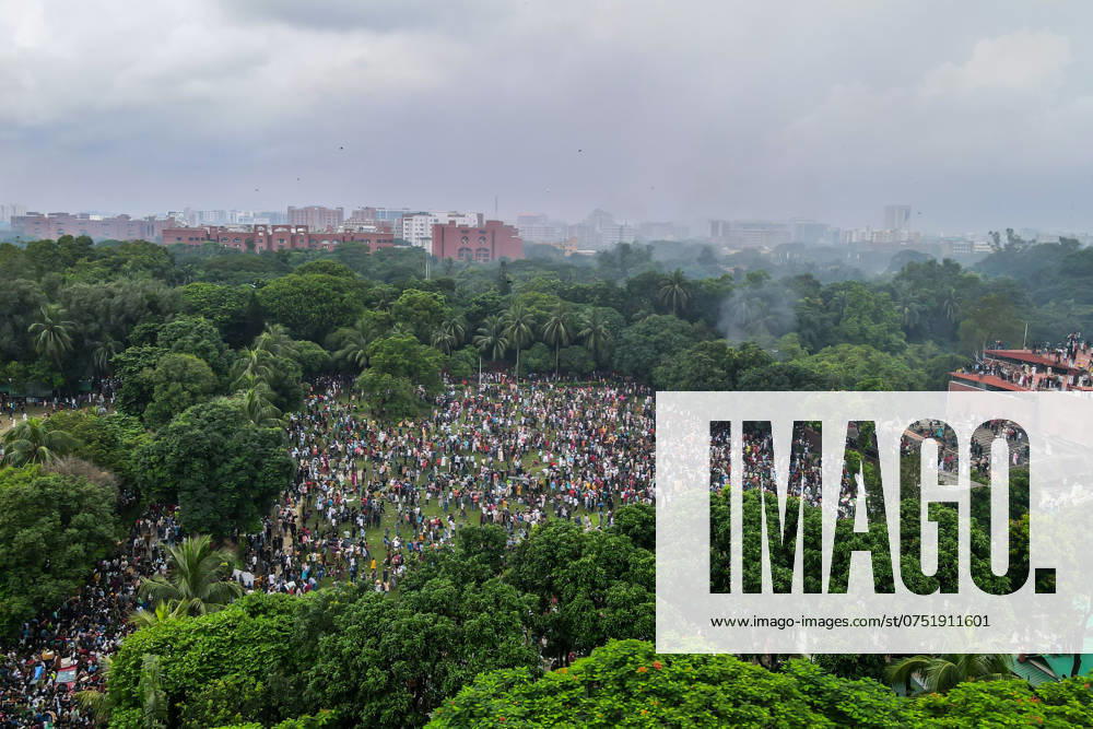 Thousands of People celebrate in Dhaka - 05 Aug 2024 (EDITORS NOTE: Image taken with drone) Bangladeshi people are seen celebrating at the country s Prime Minister Sheikh Hasina s residence during the celebrations. Thousands of people are celebrating the resignation of Bangladeshi Prime Minister Sheikh Hasina. Protests in Bangladesh that began as student-led demonstrations against government hiring rules in July culminated on August 5, with the Prime Minister fleeing and the military announcing it would form an interim government. Dhaka Bangladesh
