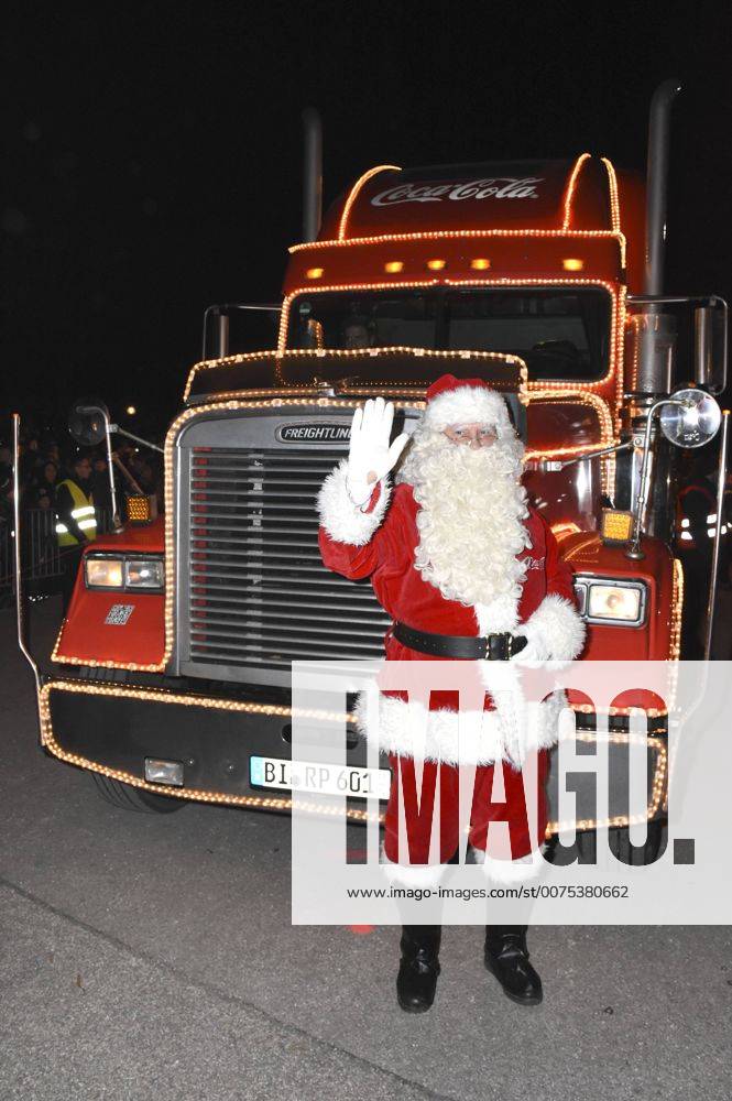 Der Weihnachtsmann bei der Coca-Cola Weihnachtstrucks Tour 2016 im Olympiapark. München, 17.12.2016 Foto:xP.xSchönbergerx xFuturexImage