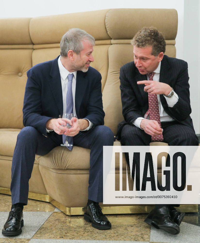 Businessman Roman Abramovich (L) and Rambler & Co Chairman of the Board Alexander Mamut talking ahead of a meeting of Russia s President Vladimir Putin with Russian business community representatives, at the Moscow Kremlin. Sergei Savostyanov TASS TS03BE40