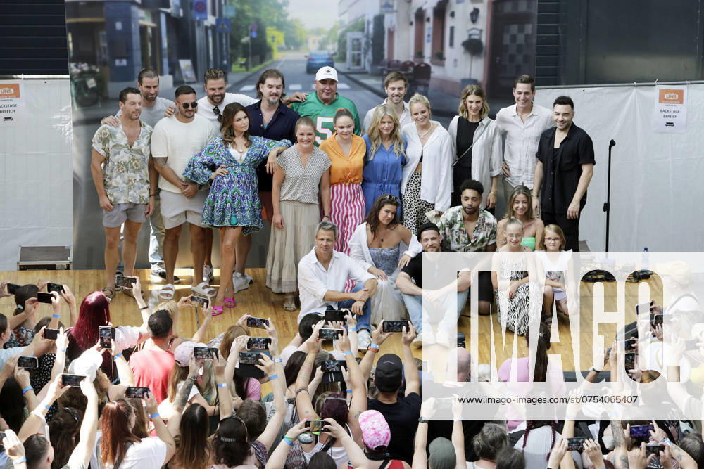 Der Cast beim Fantreffen anlässlich des 30. Jubiläums der RTL TV Serie Unter uns im Coloneum. Köln