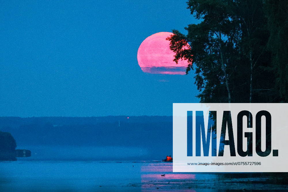 RUSSIA, IVANOVO REGION - AUGUST 19, 2024: A view of the moon over the Volga River. Vladimir Smirnov TASS 73201513
