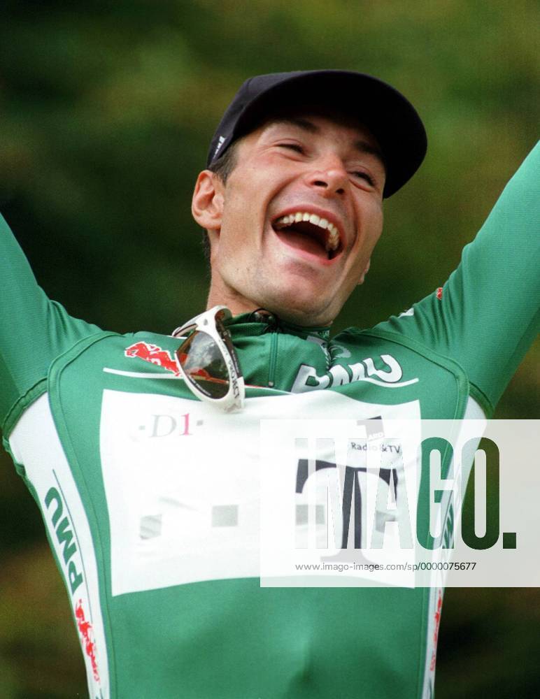 Sprintkönig Erik Zabel (Team Deutsche Telekom) bejubelt den Sieg in der Sprintwertung bei der Tour de France 1998 Radsport Herren Tour de France 1998, Straßenradsport, Radrennsport, Radrennen, Straßenradrennsport, Straße, Rad Einzelbild Paris Freude, Begeisterung,