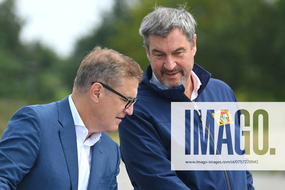 V.li:Jan Christian DREESEN (Vorstandsvorsitzender FCB), Markus SOEDER (Ministerpraesident Bayern und CSU Vorsitzender), Startschuss zur Errichtung eines elektrischen Ladeparks fuer Nutzfahrzeuge an der Allianz Arena (Kooperationsprojekt des FC Bayern Muenchen mit MAN Truck und Bus) am 27.08.2024.
