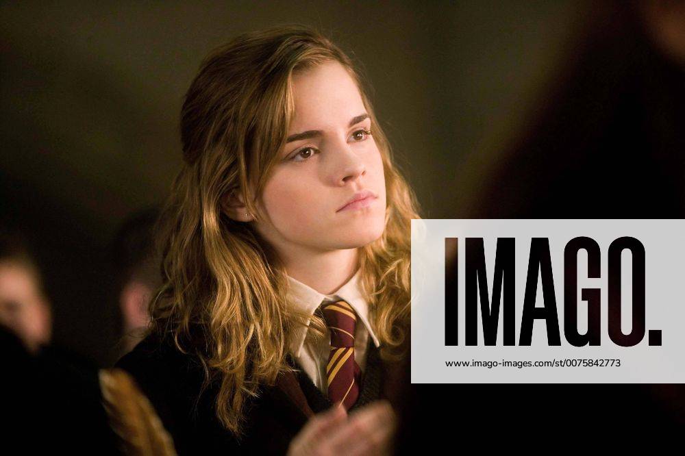EMMA WATSON as Hermione Granger in Warner Bros. Pictures fantasy Harry Potter and the Order of the Phoenix.O. .K53990ES. SUPPLIED BY TV-FILM STILL - ZUMAg49_ 20070727_gaf_g49_008
