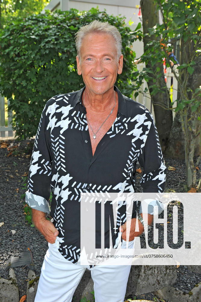 ZDF - Fernsehgarten. Sänger Olaf Berger während der ZDF - Unterhaltungsshow Fernsehgarten am 01.09.2024 in Mainz. 20240901MWI002574