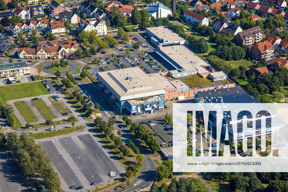 Luftbild, Westpress arena und beta Finanz Eissportarena Eissporthalle mit Moderniesierung und Renovierungsarbeiten, hinten Einkaufszentrum mit Aldi und Edeka Supermarkt, Parkplätze, Uentrop, Hamm, Ruhrgebiet, Nordrhein-Westfalen, Deutschland !ACHTUNGxMINDESTHONORARx60xEURO!