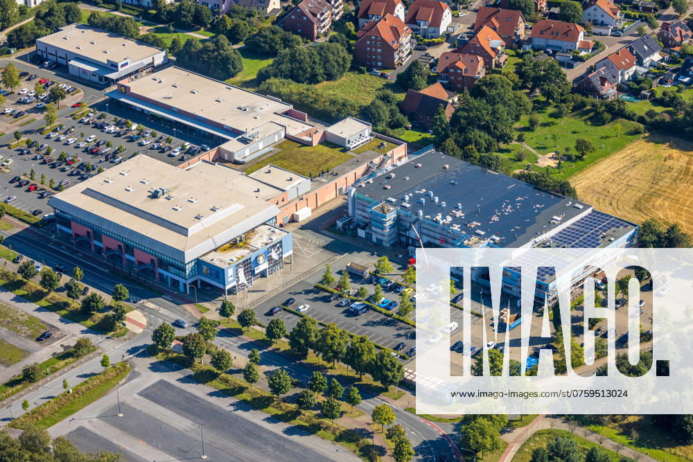 Luftbild, Westpress arena und beta Finanz Eissportarena Eissporthalle mit Moderniesierung und Renovierungsarbeiten, hinten Einkaufszentrum mit Aldi und Edeka Supermarkt, Parkplätze, Uentrop, Hamm, Ruhrgebiet, Nordrhein-Westfalen, Deutschland !ACHTUNGxMINDESTHONORARx60xEURO!