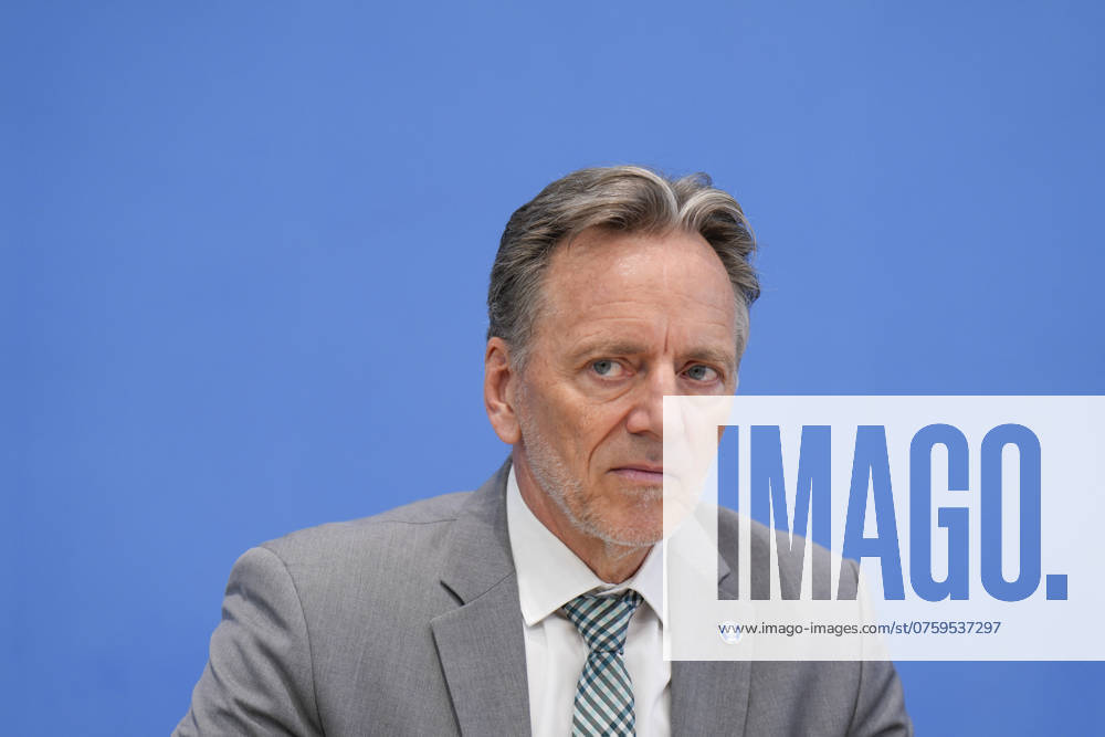 Holger Münch, Präsident des Bundeskriminalamtes Bundeslagebild zur Organisierten Kriminalität 2023, Bundesinnenministerin Nancy Faeser, Holger Münch, Präsident des Bundeskriminalamtes (BKA) in der Bundespressekonferenz Berlin Berlin GER