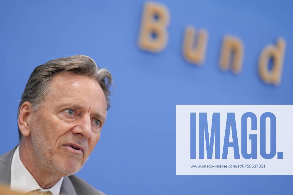 Holger Münch, Präsident des Bundeskriminalamtes Bundeslagebild zur Organisierten Kriminalität 2023, Bundesinnenministerin Nancy Faeser, Holger Münch, Präsident des Bundeskriminalamtes (BKA) in der Bundespressekonferenz Berlin Berlin GER