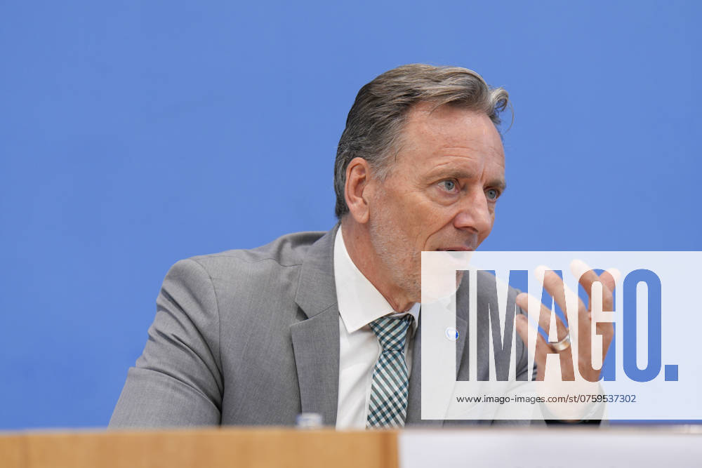 Holger Münch, Präsident des Bundeskriminalamtes Bundeslagebild zur Organisierten Kriminalität 2023, Bundesinnenministerin Nancy Faeser, Holger Münch, Präsident des Bundeskriminalamtes (BKA) in der Bundespressekonferenz Berlin Berlin GER