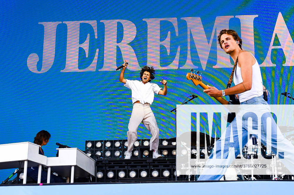 Entertainment Musik, Lollapalooza Berlin 2024 07.09.2024, Entertainment Musik, Lollapalooza Berlin 2024, v.l. Die Band Jeremias steht beim Lollapalooza Festival im Berliner Olympiastadion auf der Buehne. Die achte Ausgabe des Musikfestivals findet am Wochenende des 7. und 8. September 2024 im Olympiastadion und Olympiapark in Berlin statt. Berlin Olympiastadion Berlin Berlin Deutschland (DE)