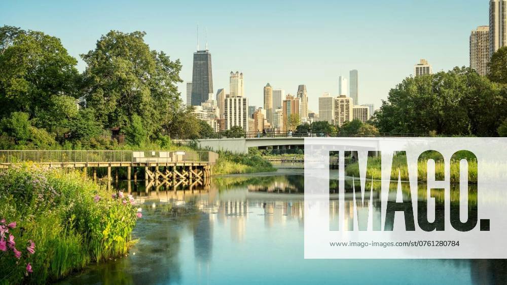 The skyline of chicago and the beautiful lincoln park, , , 29.08.2024,