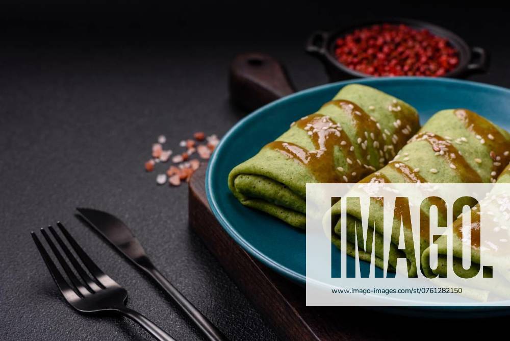 Spinach Crepes stuffed with chicken, mushrooms, salt and spices, Spinach Crepes stuffed with chicken, mushrooms, salt and spices on a dark concrete background, Spinach Crepes stuffed with chicken, mushrooms, salt and spices on a dark concrete background, 29.08.2024,