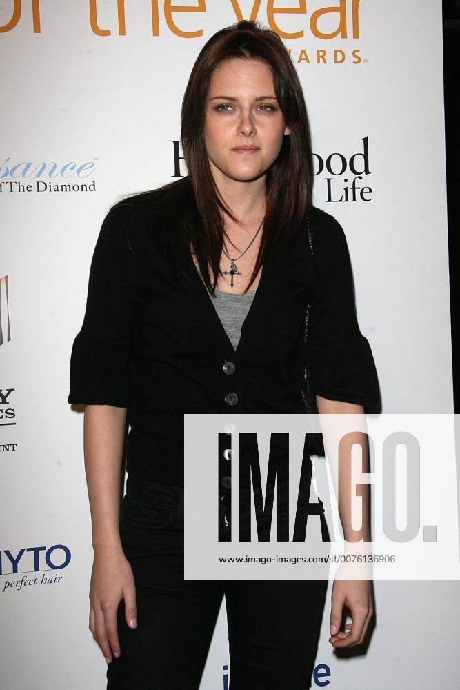 Dec 09, 2007 - Hollywood, California, USA - Actress KRISTEN STEWART at Hollywood Life Magazine s 7th Annual Breakthrough Awards at the Music Box at the Fonda. - ZUMAc77_ 20071209_mkh_c77_856