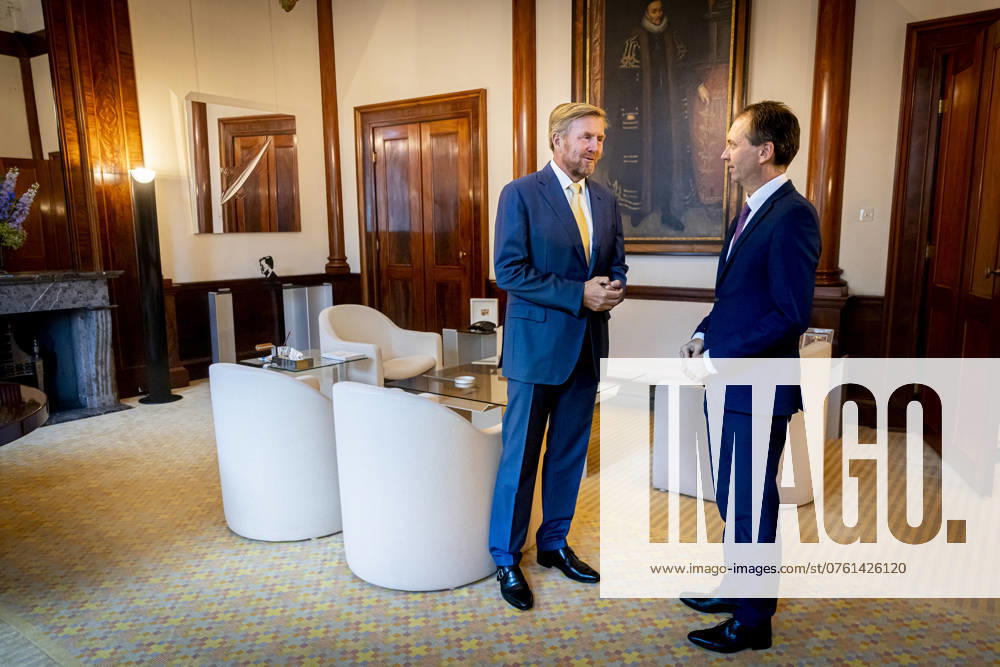 Palace King Willem-Alexander during a meeting with minister Eddy van Hijum is minister van Sociale Zaken en Werkgelegenheid at palace Noordeinde in The Hague. Â