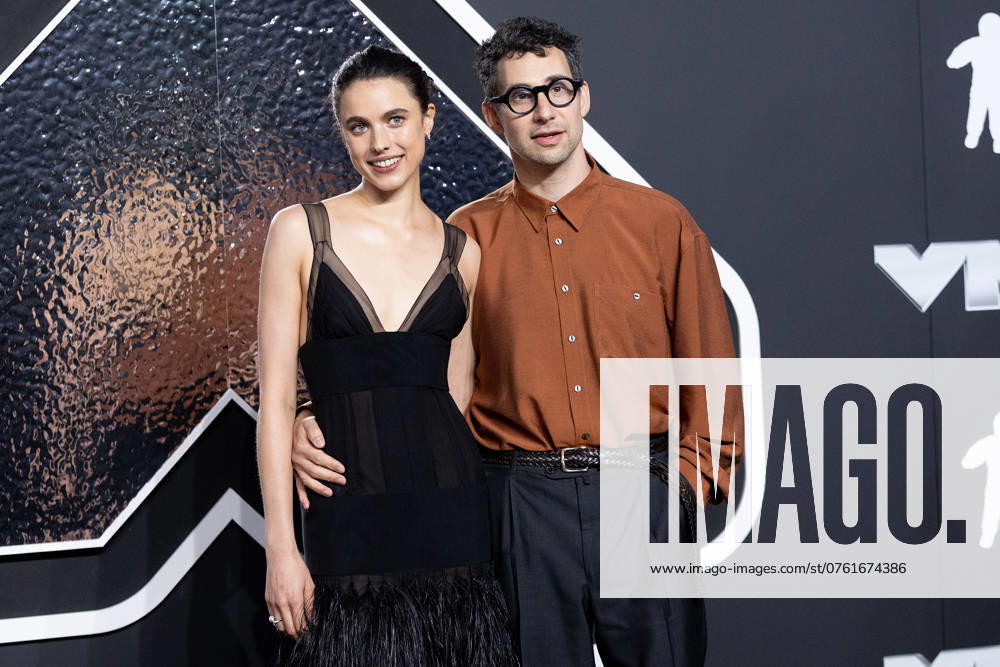 2024 MTV Video Music Awards Red Carpet Featuring: Margaret Qualley, Jack Antonoff Where: New York, New York, United States When: 11 Sep 2024 Credit: Janet Mayer INSTARimages.com . NOT FOR USE BY NEWSPAPERS BASED IN THE UK.