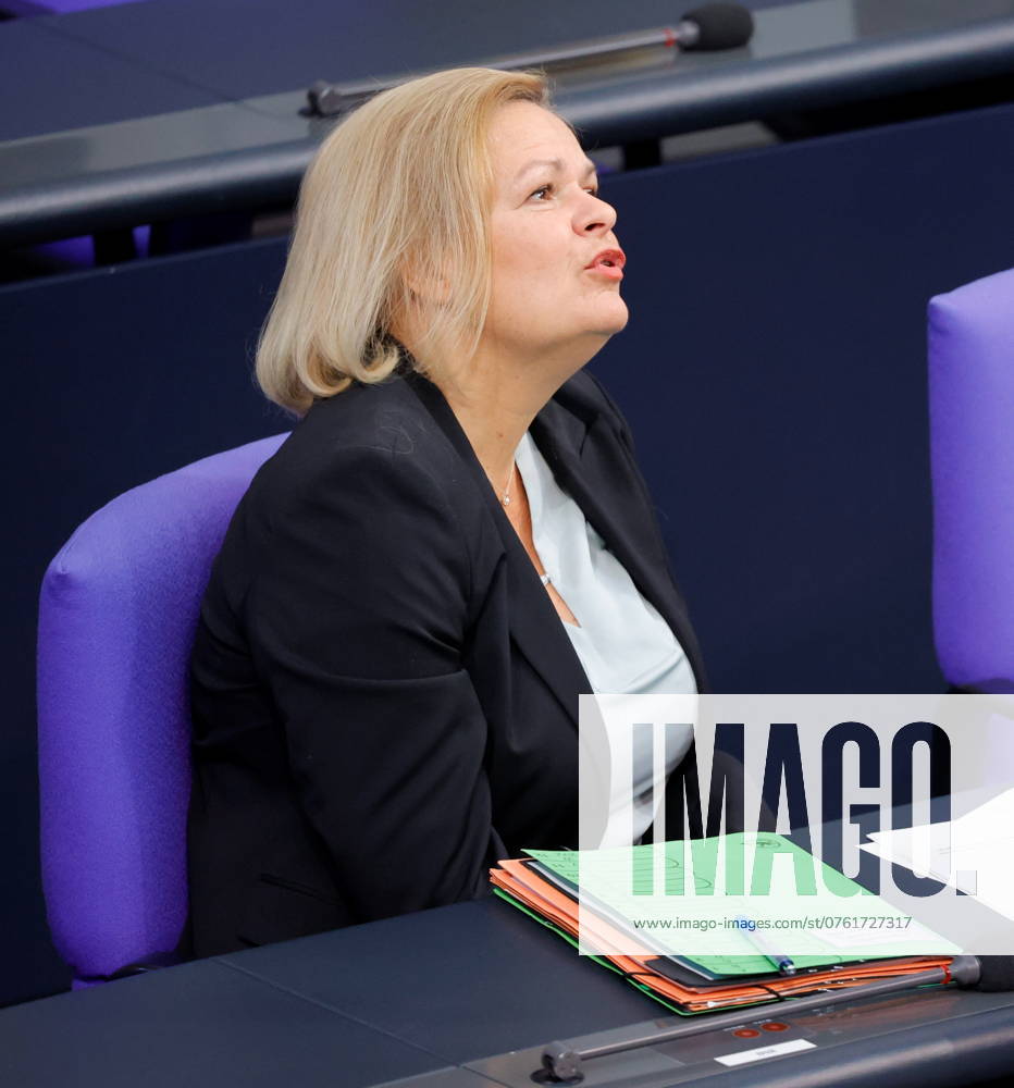 Nancy Faeser (SPD), Bundesministerin fuer Inneres und Heimat, Deutschland, Berlin, Reichstag, Thema: Innere Sicherheit, Migrationspolitik