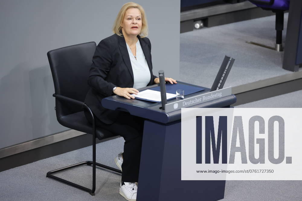 Nancy Faeser (SPD), Bundesministerin fuer Inneres und Heimat, Deutschland, Berlin, Reichstag, Thema: Innere Sicherheit, Migrationspolitik