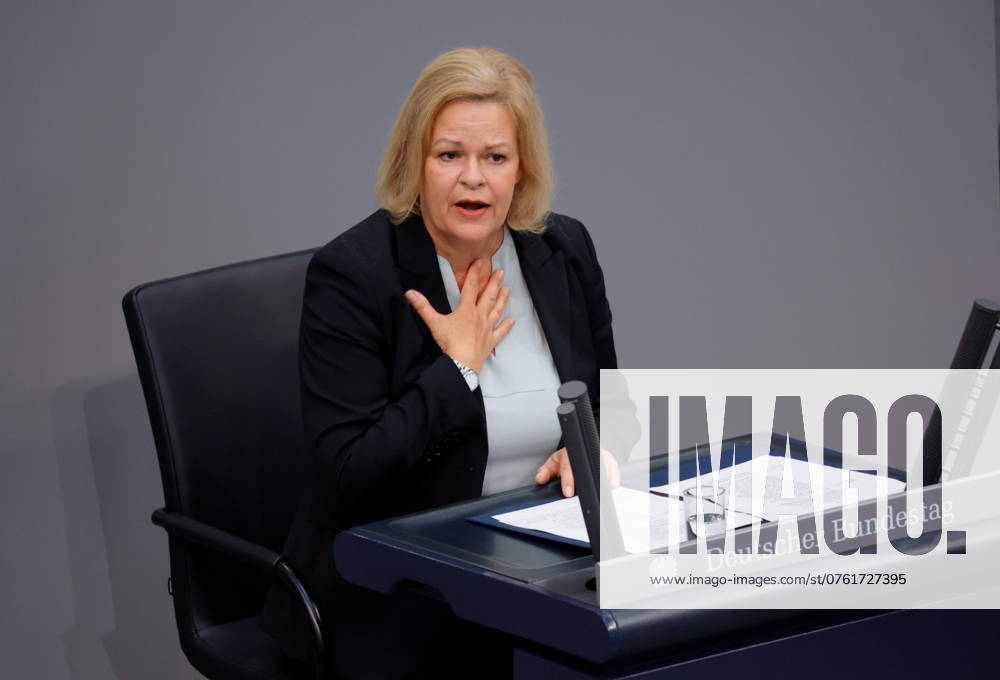 Nancy Faeser (SPD), Bundesministerin fuer Inneres und Heimat, Deutschland, Berlin, Reichstag, Thema: Innere Sicherheit, Migrationspolitik