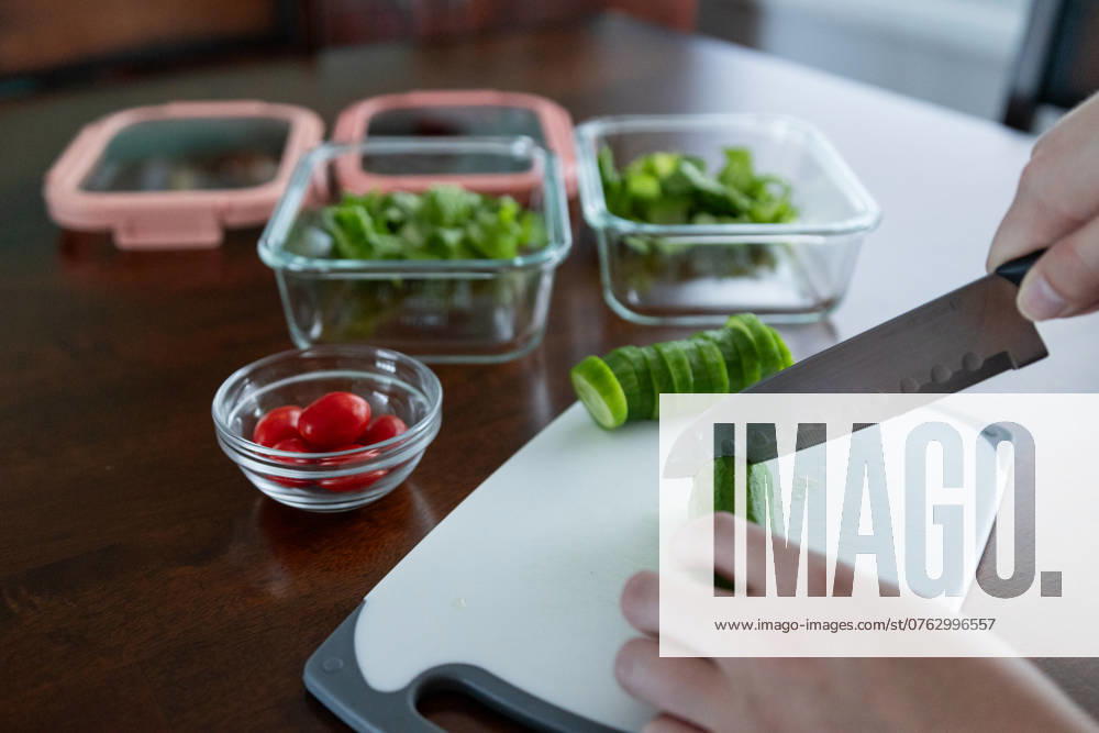 IMAGO Creative, Food, Trend, Meal Prep Person cutting cucumbers for meal prep Harrisburg, Pennsylvania, United States R_ANKM240915-1541778-01