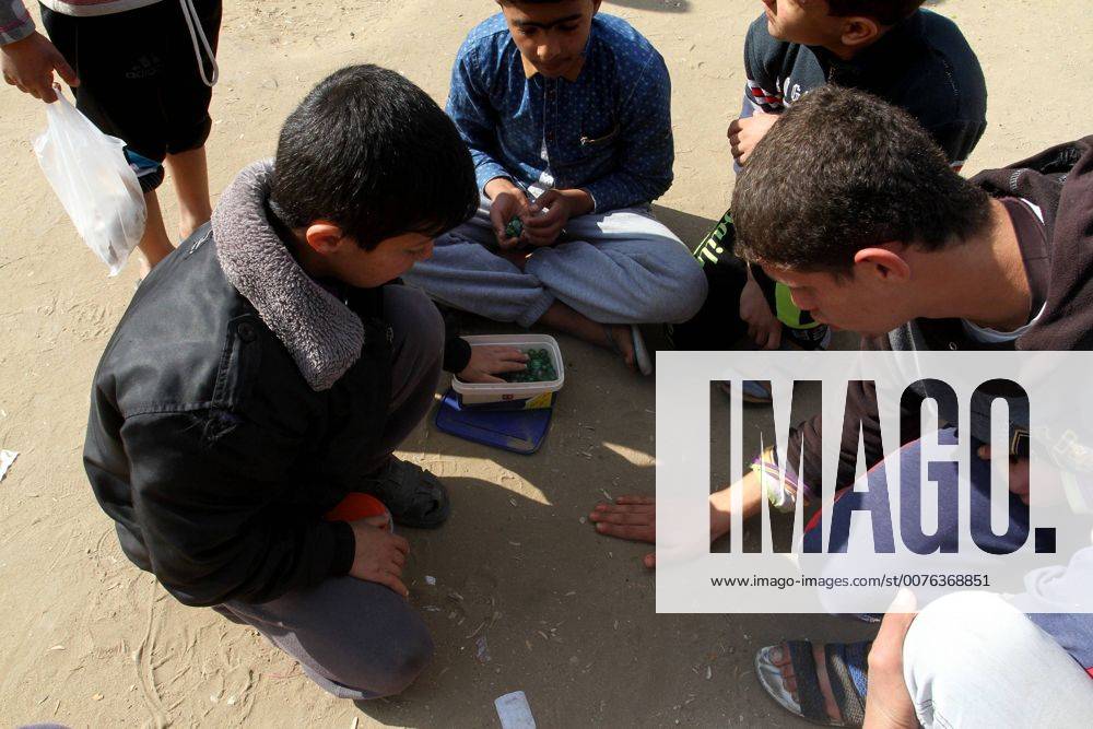 Rafah, Gaza Strip, Palestinian Territory - Palestinian children play marbles in a street in Rafah in the southern Gaza strip on January 19, 2017 Rafah Palestinian Territory - ZUMAap3_ 20170119_zaf_ap3_037