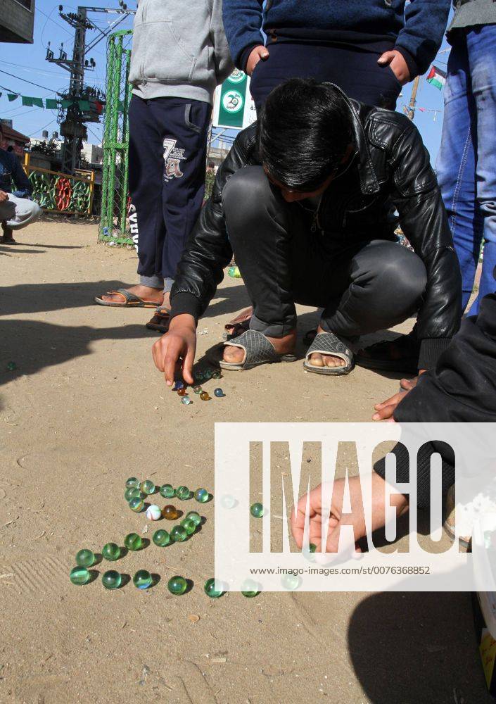 Rafah, Gaza Strip, Palestinian Territory - Palestinian children play marbles in a street in Rafah in the southern Gaza strip on January 19, 2017 Rafah Palestinian Territory - ZUMAap3_ 20170119_zaf_ap3_038