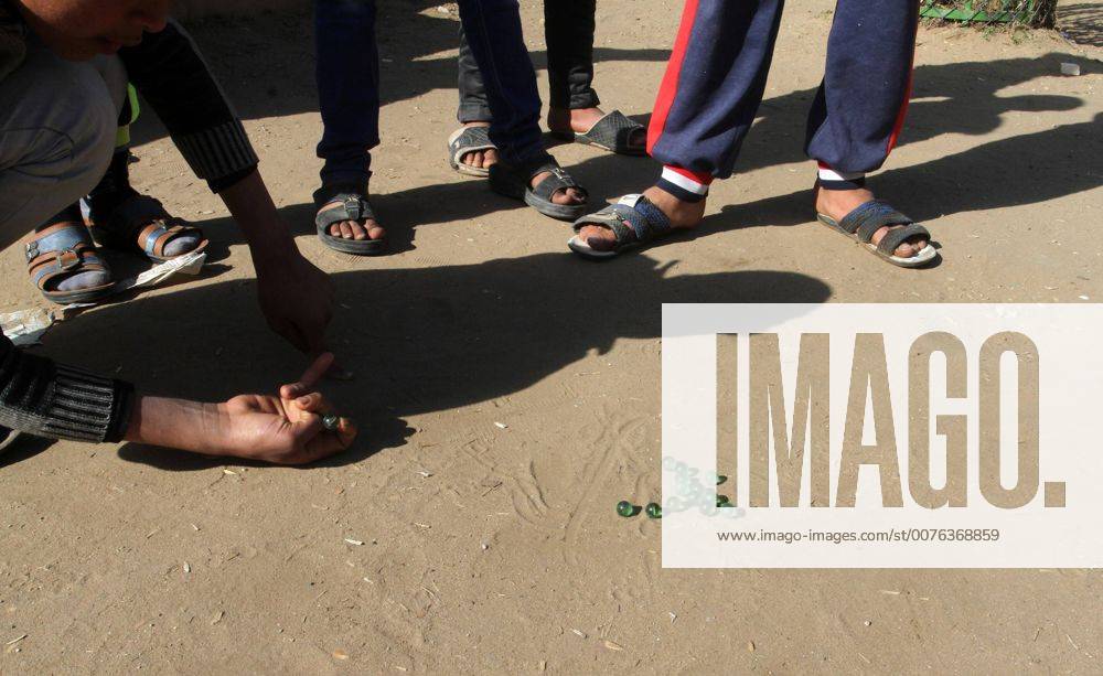 Rafah, Gaza Strip, Palestinian Territory - Palestinian children play marbles in a street in Rafah in the southern Gaza strip on January 19, 2017 Rafah Palestinian Territory - ZUMAap3_ 20170119_zaf_ap3_042