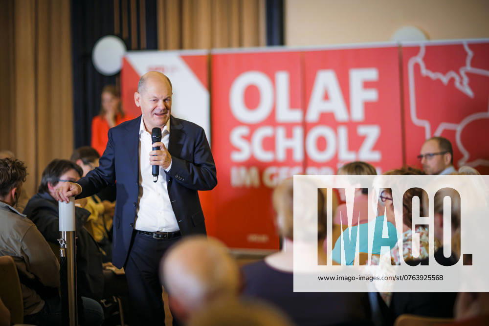 Bundeskanzler Olaf Scholz (SPD), aufgenommen im Rahmen seiner Sommerreise durch Brandenburg. Hier beim Town Hall im Kulturzentrum Das Haus in Niedergoersdorf. Niedergoersdorf, 20.09.2024. Niedergoersdorf Deutschland