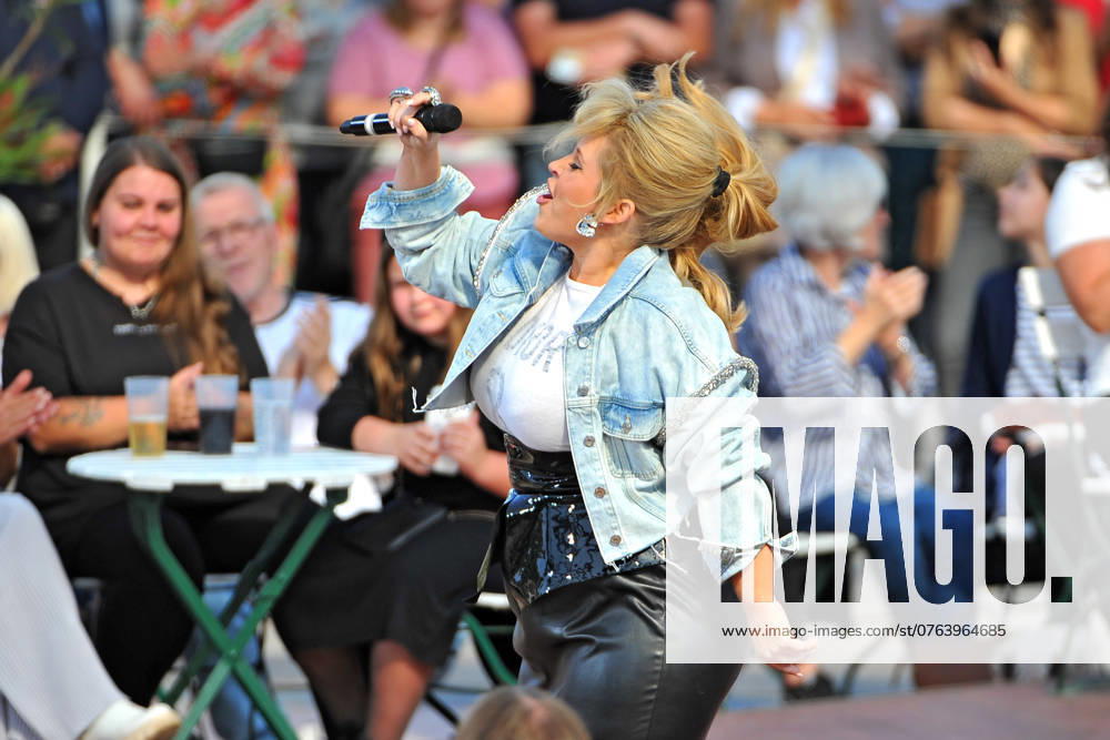 ZDF - Fernsehgarten. Sängerin Maite Kelly während der ZDF - Unterhaltungsshow Fernsehgarten am 22.09.2024 in Mainz. 20240922MWI006730