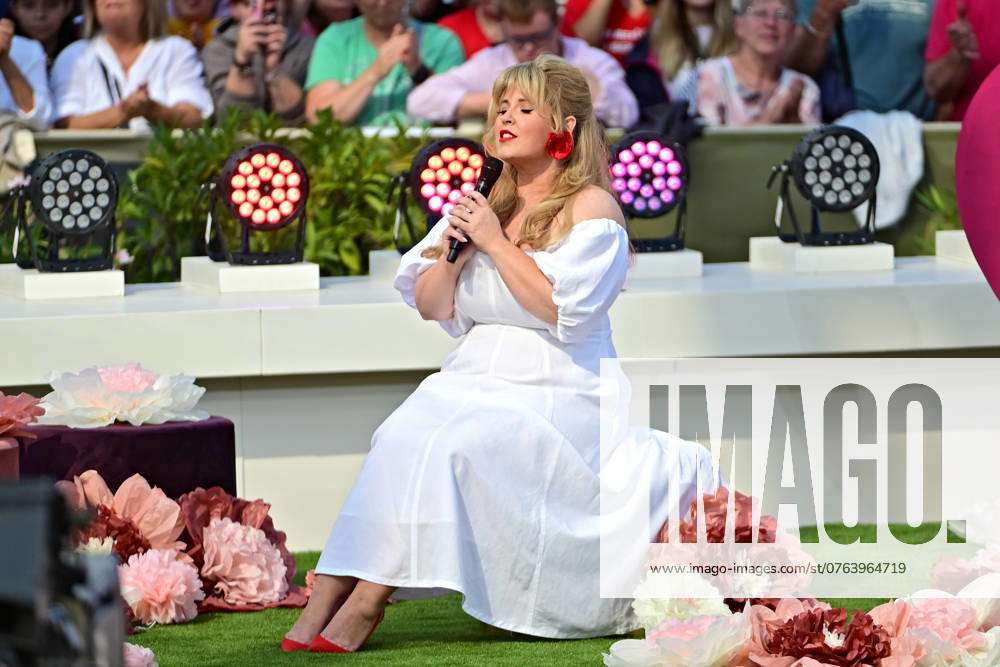 ZDF - Fernsehgarten. Sängerin Maite Kelly während der ZDF - Unterhaltungsshow Fernsehgarten am 22.09.2024 in Mainz. 20240922MWI007280