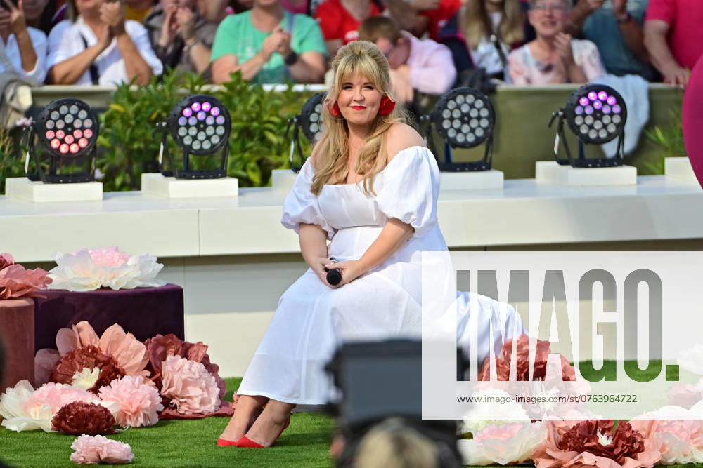 ZDF - Fernsehgarten. Sängerin Maite Kelly während der ZDF - Unterhaltungsshow Fernsehgarten am 22.09.2024 in Mainz. 20240922MWI007369