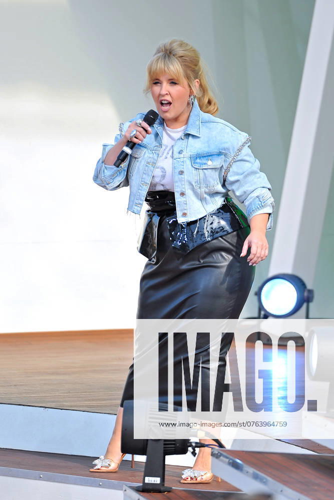 ZDF - Fernsehgarten. Sängerin Maite Kelly während der ZDF - Unterhaltungsshow Fernsehgarten am 22.09.2024 in Mainz. 20240922MWI006641