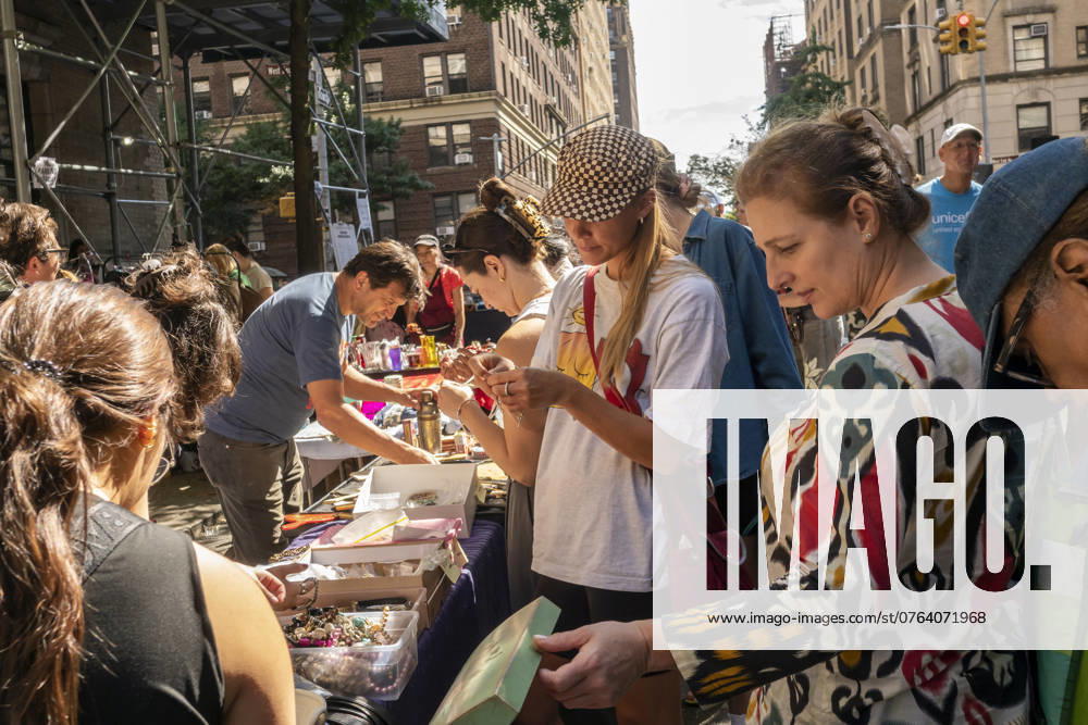 Flea market in New York Shoppers search for bargains at a flea market in the New York neighborhood of the Upper West Side on Saturday, September 21, 2024. ( RichardxB.xLevine