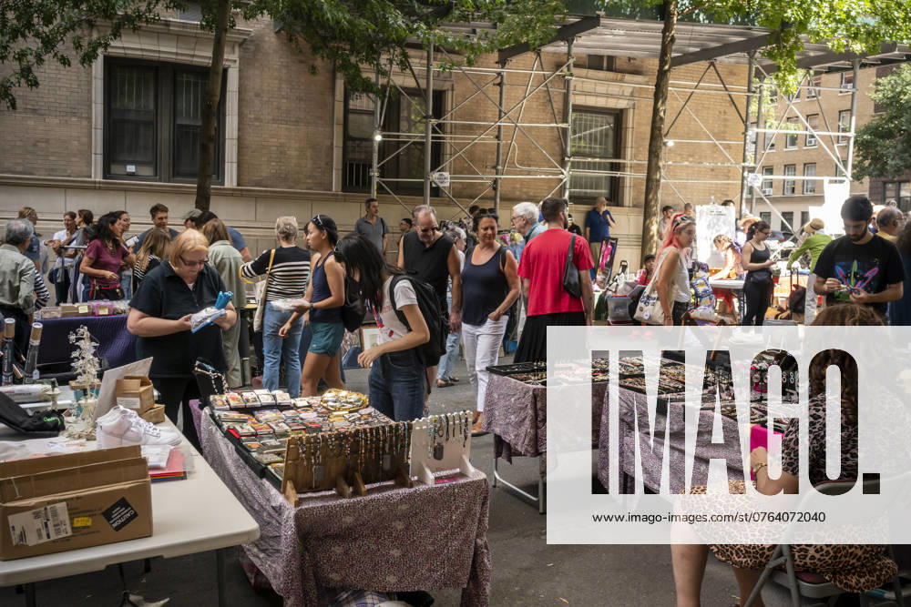 Flea market in New York Shoppers search for bargains at a flea market in the New York neighborhood of the Upper West Side on Saturday, September 21, 2024. ( RichardxB.xLevine
