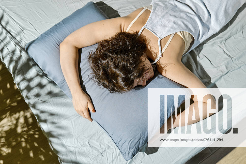 Woman sleeping on bed at home model released, Symbolfoto property released, CATF00280