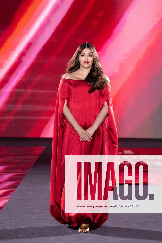 PFW L Oreal Runway Aishwarya Rai attending Le Defile L Oreal Paris – Walk Your Worth Womenswear Spring-Summer 2025 show as part of Paris Fashion Week, in Paris, France on September 23, 2024. Photo by Aurore Marechal ABACAPRESS.COM Paris France