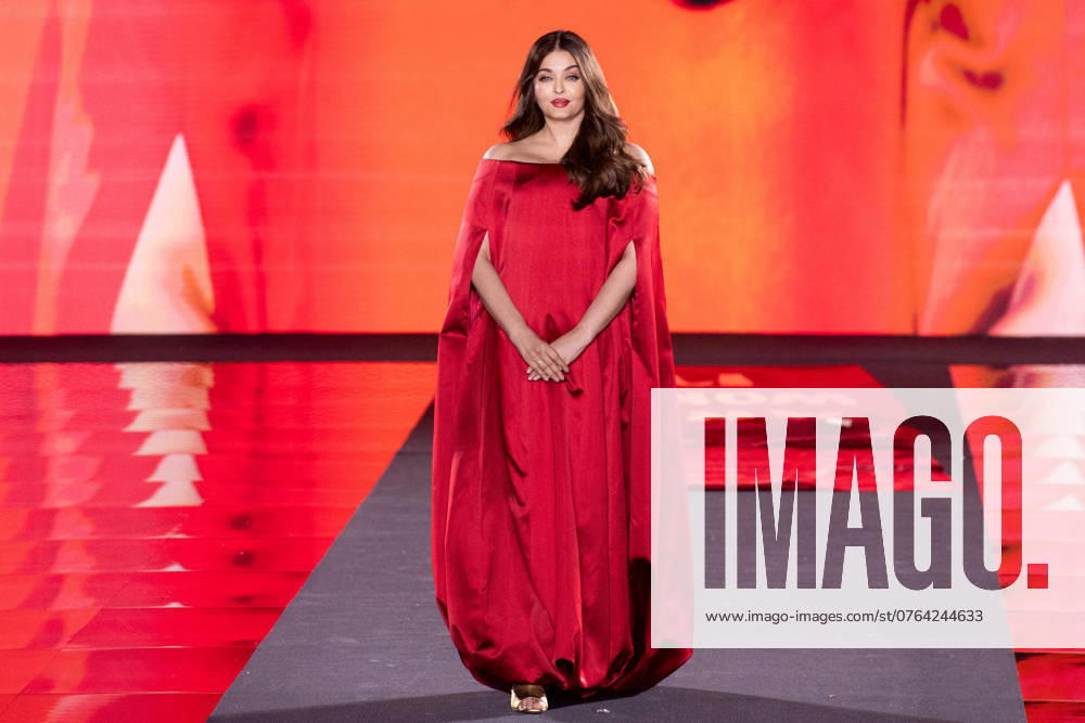PFW L Oreal Runway Aishwarya Rai attending Le Defile L Oreal Paris – Walk Your Worth Womenswear Spring-Summer 2025 show as part of Paris Fashion Week, in Paris, France on September 23, 2024. Photo by Aurore Marechal ABACAPRESS.COM Paris France