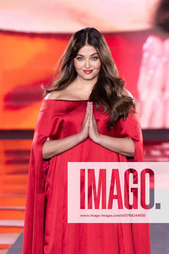 PFW L Oreal Runway Aishwarya Rai attending Le Defile L Oreal Paris – Walk Your Worth Womenswear Spring-Summer 2025 show as part of Paris Fashion Week, in Paris, France on September 23, 2024. Photo by Aurore Marechal ABACAPRESS.COM Paris France