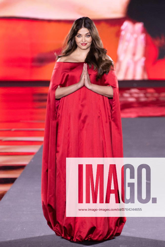 PFW L Oreal Runway Aishwarya Rai attending Le Defile L Oreal Paris – Walk Your Worth Womenswear Spring-Summer 2025 show as part of Paris Fashion Week, in Paris, France on September 23, 2024. Photo by Aurore Marechal ABACAPRESS.COM Paris France