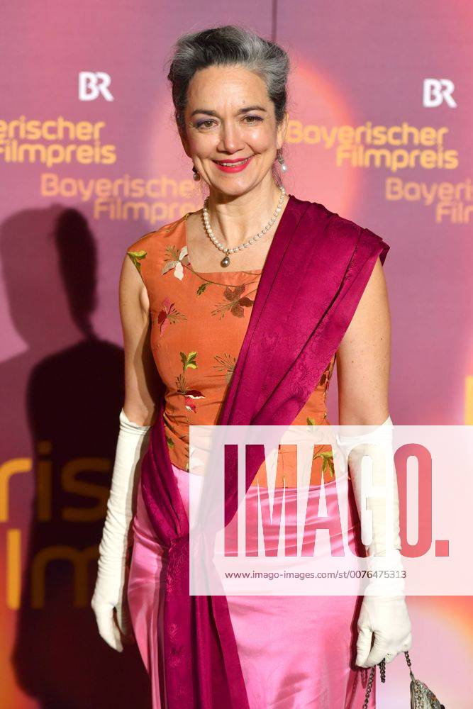 Irina WANKA (Schauspielerin), Einzelbild, angeschnittenes Einzelmotiv, Bayerischer Filmpreis 2017-Red Carpet,Roter Teppich,am 20.01.2017 im Prinzregententheater in Muenchen.