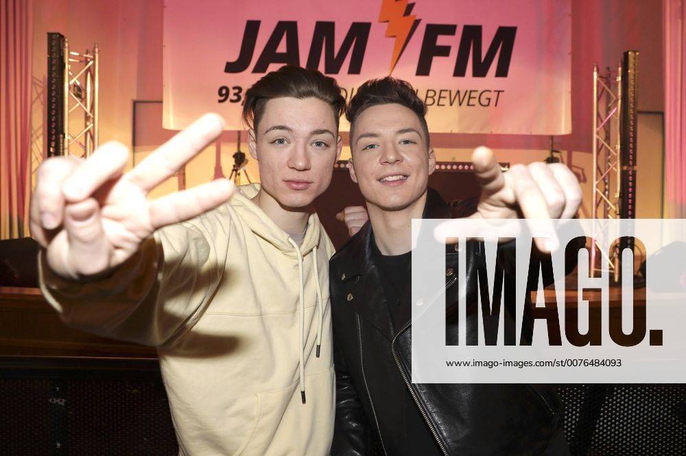 Entertainment Bilder der Woche Themen der Woche Die Lochis vor ihrem Radio 93,6 JAM FM Konzert im Manfred von Ardenne Gymnasium. Berlin, 23.01.2017 Foto:xS.xGabschx xFuturexImage