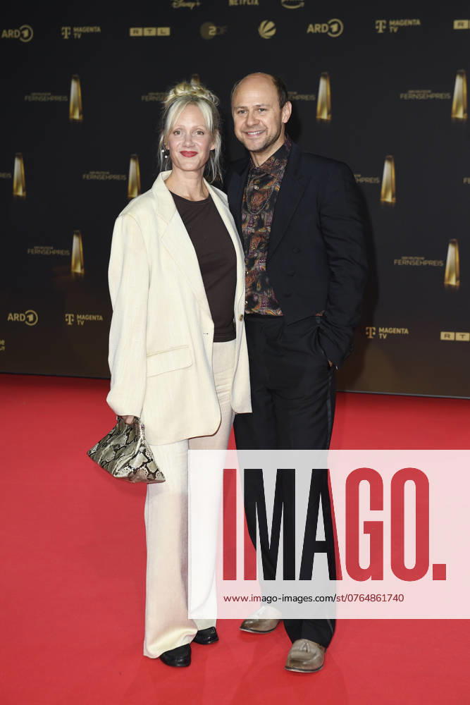 Anna Schudt und Mann Moritz Fuehrmann beim Deutschen Fernsehpreis 2024 in den MMC Studios in Köln am 25.09.2024