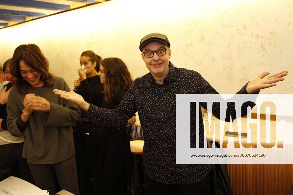 Spanish film maker Juanjo Gimenez (R) and the members of his team celebrate after knowing that their film Timecode has been nominated as best fiction shortfilm for the Oscar (the Academy of Motion Picture Arts and Science Awards) in Barcelona, Catalonia, Spain on 24 January 2017. BEST FICTION SHORTFILM FOR THE OSCAR: TIMECODE !ACHTUNG: NUR REDAKTIONELLE NUTZUNG! 20170124-636208731960491888
