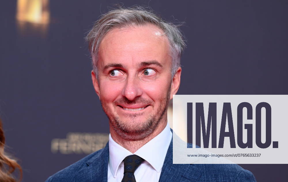 Moderator Jan Böhmermann als Preisträger bei der Gala und Verleihung des Deutschen Fernsehpreis in Köln.