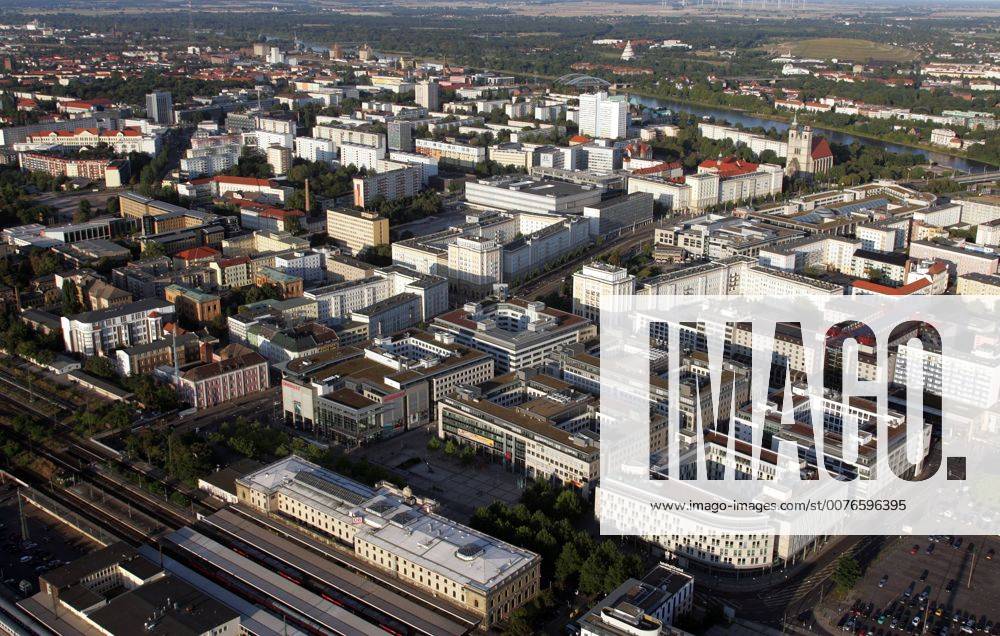 Magdeburg, Sachsen-Anhalt, Deutschland - Luftbildaufnahme der Innenstadt. (QF, europäisch, Überblick, Übersicht, Stadtübersicht, Stadtüberblick, Gebäude, Häuser, Städtebau, Städteplanung, Wohngebäude, Wohnhäuser, Mietshäuser) 00S090823D114.JPG MODEL RELEASE: NOT APPLICABLE, PROPERTY RELEASE: NO MR:Y