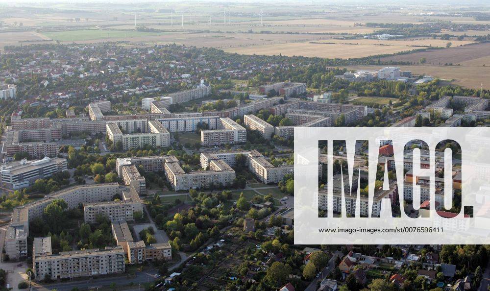 Magdeburg, Sachsen-Anhalt, Deutschland - Luftbildaufnahme des Stadtteils Neu-Olvenstedt. (QF, europäisch, Überblick, Übersicht, Stadtübersicht, Stadtüberblick, Gebäude, Häuser, Städtebau, Städteplanung, Wohngebäude, Wohnhäuser, Mietshäuser) 00S090823D118.JPG MODEL RELEASE: NOT APPLICABLE, PROPERTY RELEASE: NO MR:Y