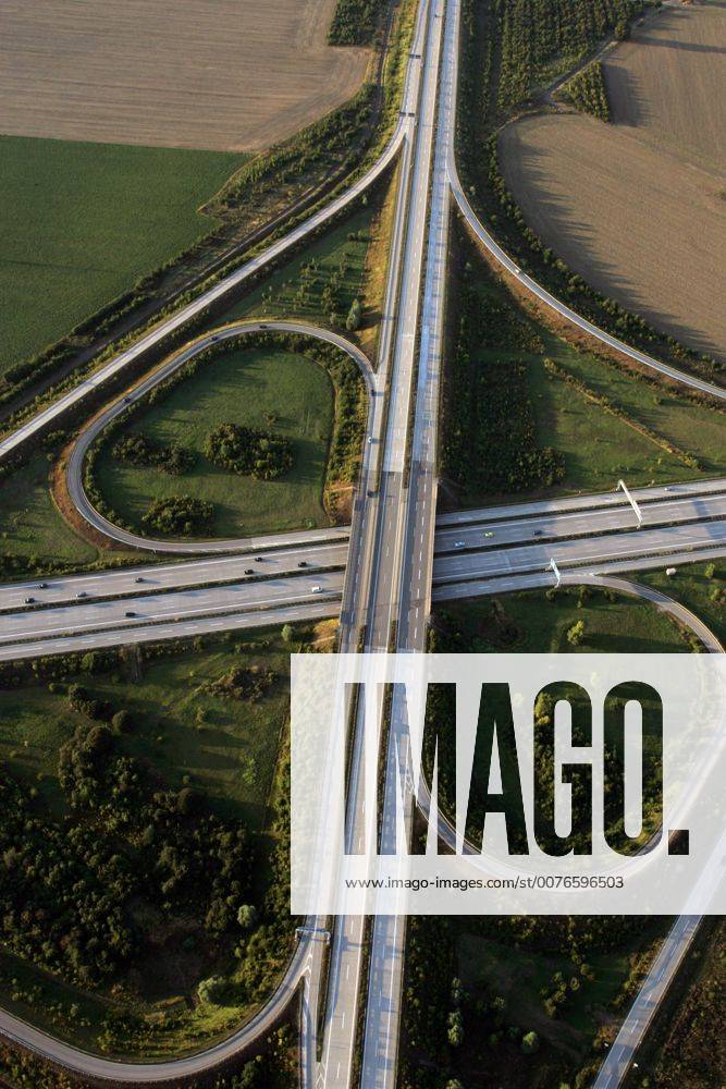 Magdeburg, Sachsen-Anhalt, Deutschland - Luftbildaufnahme des Autobahnkreuz Magdeburg. (HF, europäisch, Überblick, Übersicht) 00S090823D122.JPG MODEL RELEASE: NOT APPLICABLE, PROPERTY RELEASE: NO MR:Y
