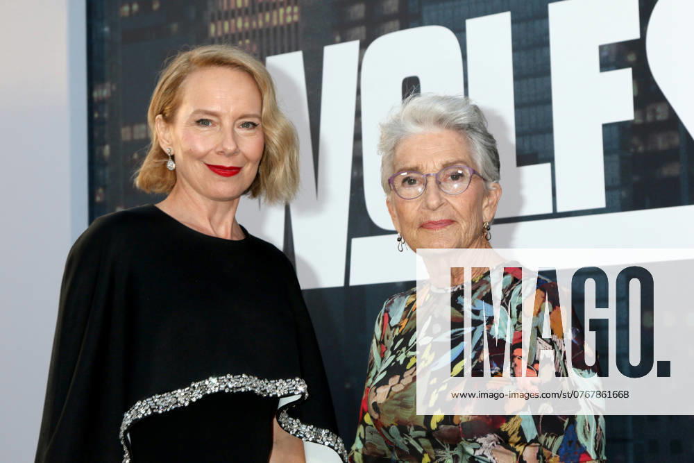 USA - Wolfs Los Angeles Premiere - Los Angeles LOS ANGELES - SEP 18: Amy Ryan, Pam Ryan at the Wolfs Los Angeles Premiere at the TCL Chinese Theater IMAX on September 18, 2024 in Los Angeles, CA Los Angeles CA USA