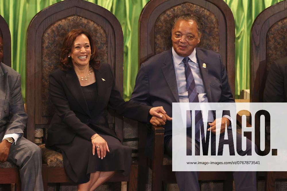 US-NEWS-DNC-JACKSON-TB U.S. Vice President Kamala Harris holds hands with Rev. Jesse Jackson, Sr. as they listen to his daughter Santita Jackson sings Wind Beneath My Wings during the Rainbow PUSH Coalition Annual Convention at the Apostolic Church of God in the Woodlawn neighborhood of Chicago on July 16, 2023. (Eileen T. Meslar Chicago Tribune TNS)